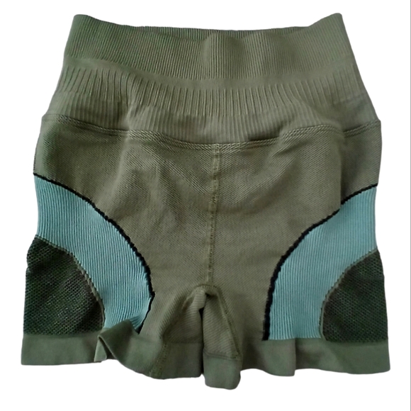 NWOT Free People Point Break Shorts Size M/L Colorblock Compression Army Green - Picture 2 of 7